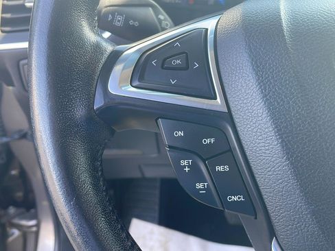 Used 2019 Ford Edge Titanium FWD image 16