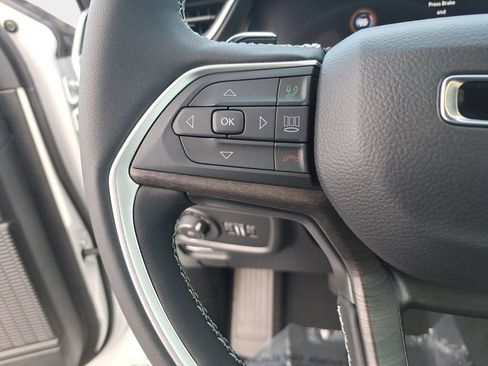 New 2025 Jeep Grand Cherokee L Limited w/ Black Appearance Package AWD/4WD image 19