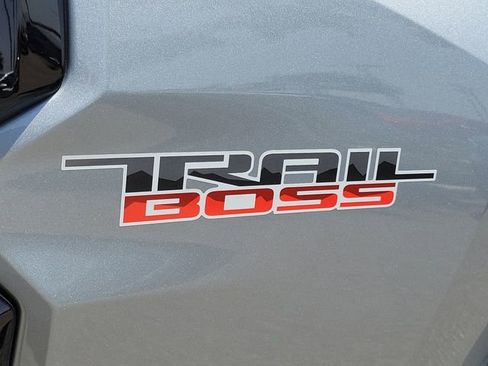 Used 2025 Chevrolet Colorado Trail Boss AWD/4WD image 30