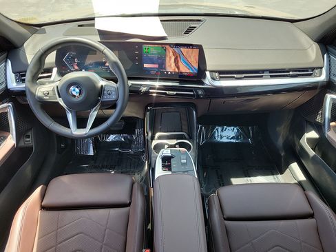 Used 2025 BMW X2 xDrive28i AWD/4WD image 11