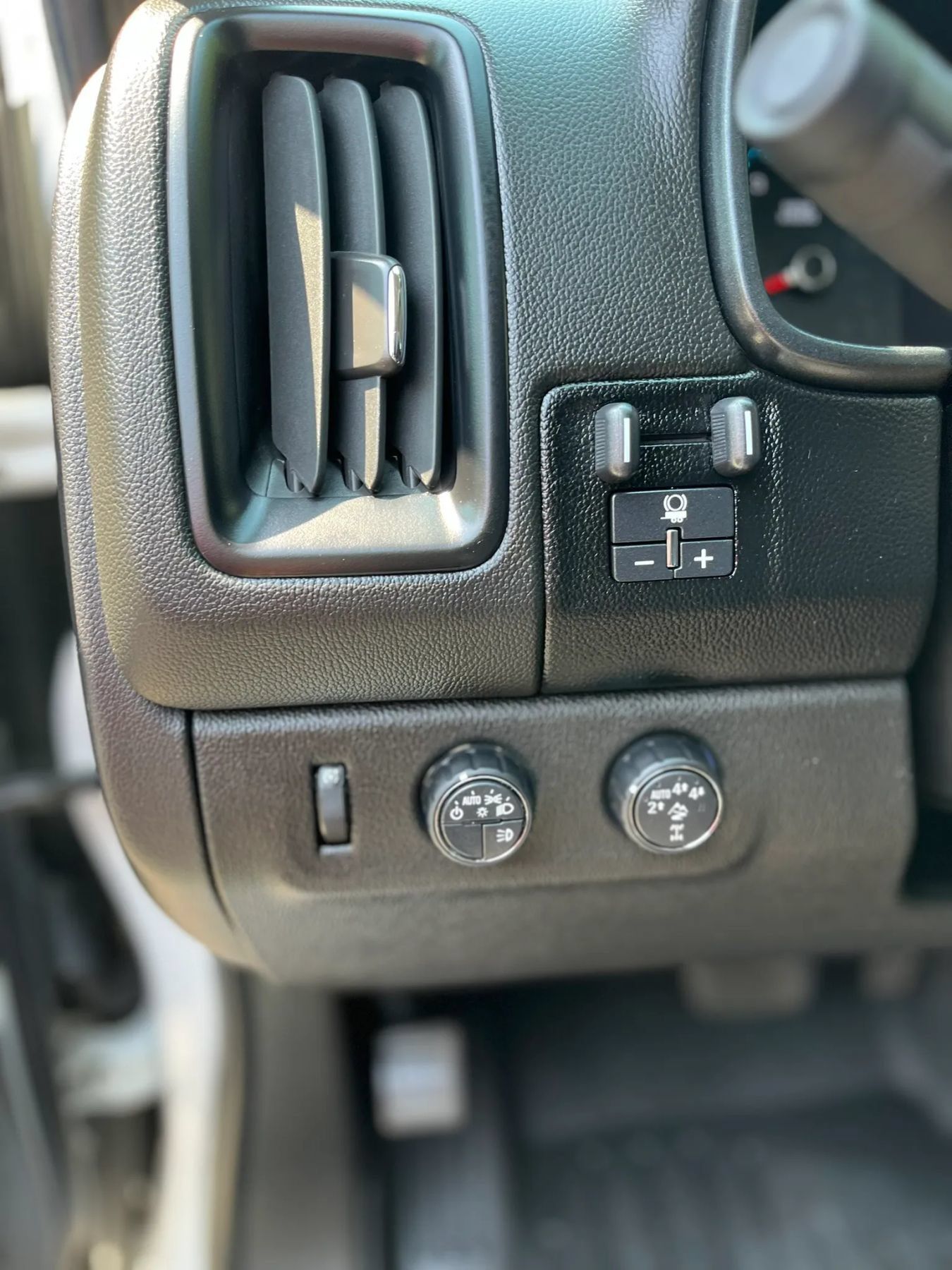 Used 2019 Chevrolet Colorado ZR2 w/ ZR2 Dusk Special Edition AWD/4WD image 11