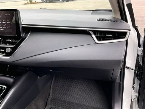Used 2025 Toyota Corolla LE image 21