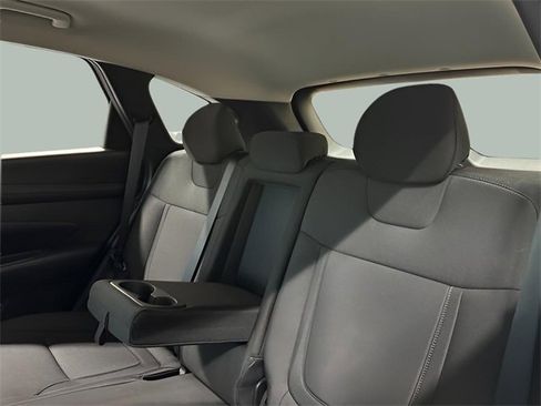 Used 2025 Hyundai Tucson SE image 11