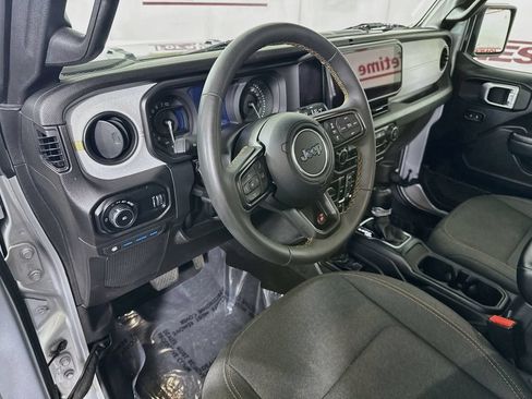Used 2024 Jeep Wrangler Unlimited AWD/4WD image 16