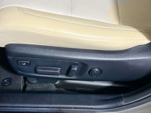 Used 2016 Toyota Avalon Limited w/ Toyota Safety Sense Package image 15