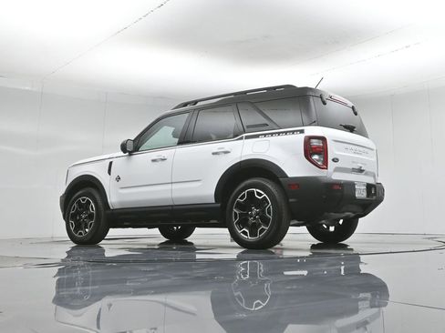 Certified 2025 Ford Bronco Sport Outer Banks w/ Outer Banks Tech Package+ AWD/4WD image 53