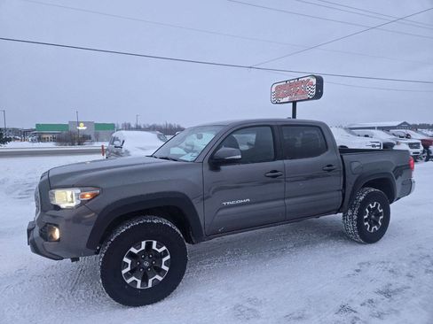 Used 2016 Toyota Tacoma TRD Off-Road image 31