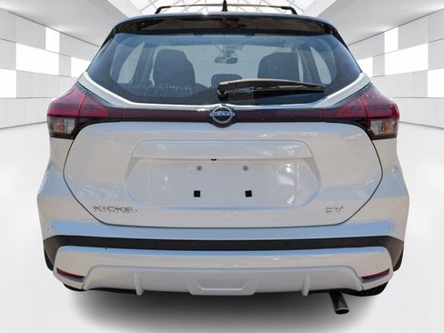 Certified 2024 Nissan Kicks SV w/ Interior Electronics Package image 6