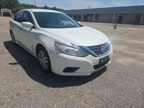 Used 2017 Nissan Altima 2.5 S w/ Power Driver Seat Package FWD image 19
