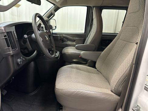 Used 2025 Chevrolet Express 3500 LS image 4