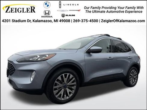 Used 2022 Ford Escape Titanium w/ Class II Trailer Tow Package image 1