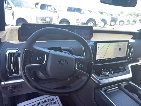 New 2025 Ford Expedition Platinum w/ Stealth Performance Package image 9