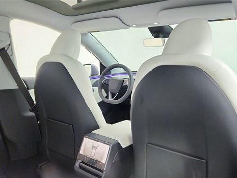 Used 2026 Tesla Model Y 2WD image 25