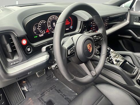 Certified 2026 Porsche Cayenne S AWD/4WD image 4