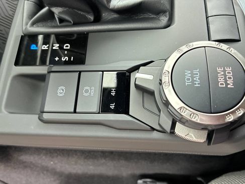 New 2026 Toyota 4Runner SR5 AWD/4WD image 39