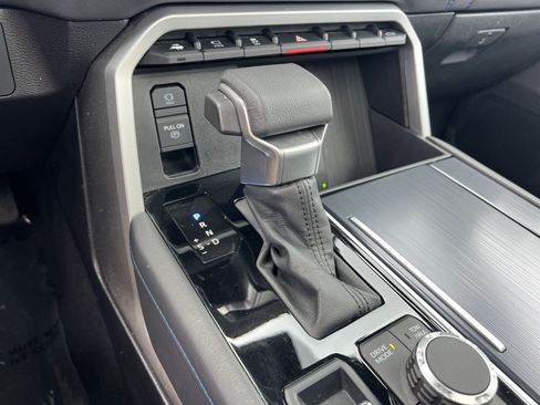 Used 2025 Toyota Tundra Platinum AWD/4WD image 21