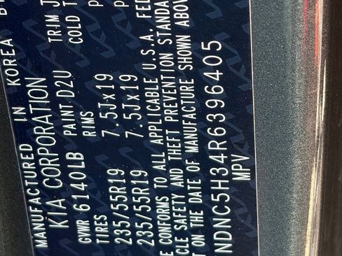 Used 2024 Kia Carnival EX FWD image 12