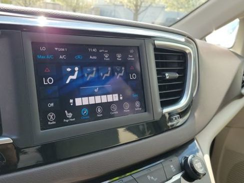 Certified 2018 Chrysler Pacifica Touring-L FWD image 16
