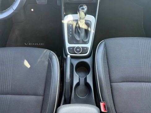 Used 2024 Hyundai Venue Limited FWD image 28
