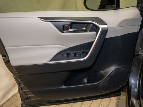 Used 2022 Toyota RAV4 XLE image 12