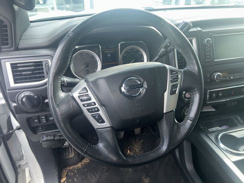 Used 2019 Nissan Titan SV w/ SV Convenience Package image 14