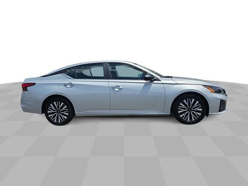 Used 2024 Nissan Altima 2.5 SV FWD image 9