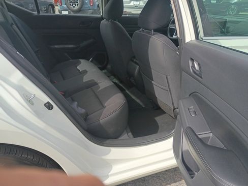 Used 2025 Nissan Altima 2.5 SV FWD image 11