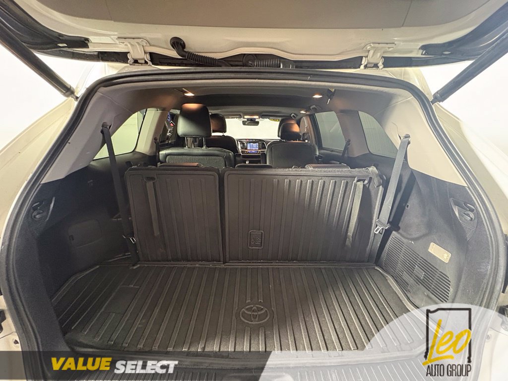 Used 2018 Toyota Highlander XLE AWD/4WD image 11
