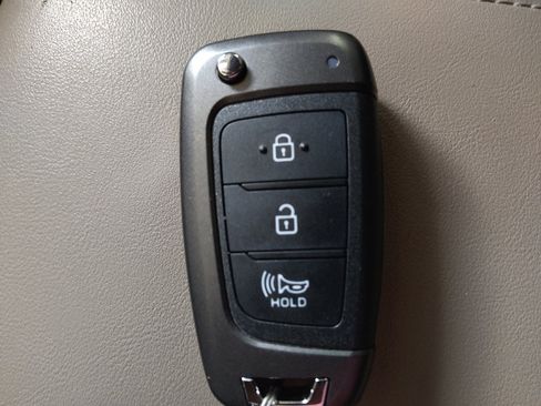 Used 2020 Hyundai Santa Fe SE FWD image 32