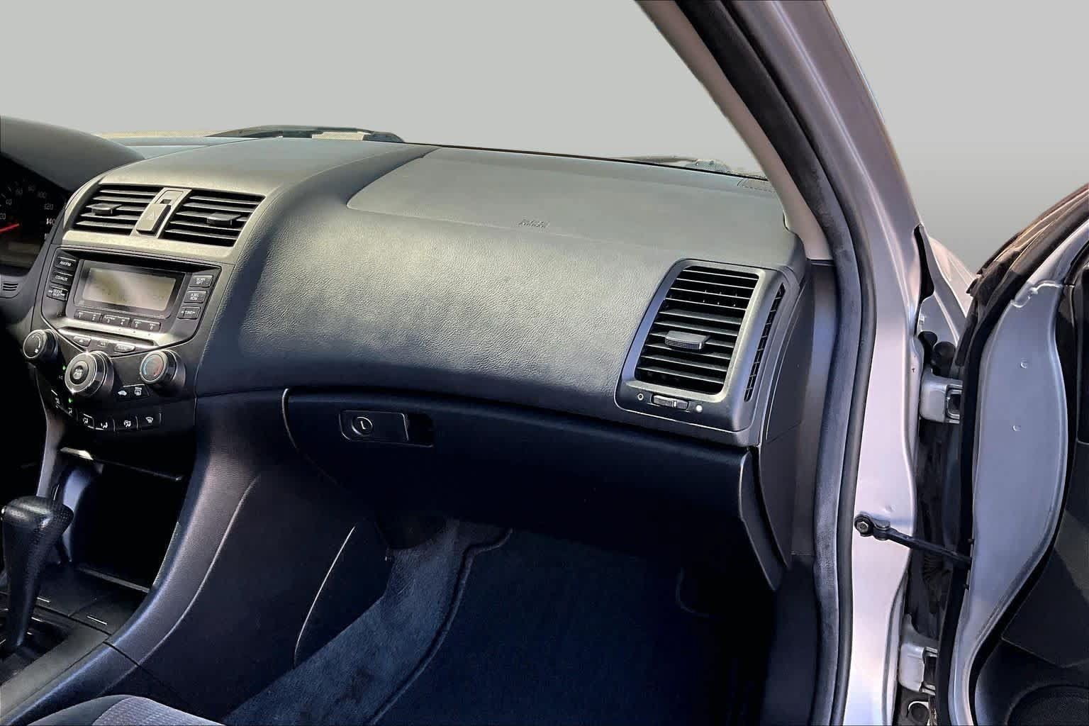 Used 2005 Honda Accord LX image 18