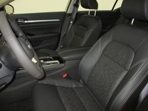 New 2025 Nissan Altima 2.5 SL image 31