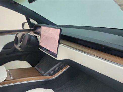 Used 2022 Tesla Model X Base image 19