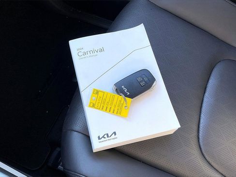 Certified 2024 Kia Carnival LX image 10