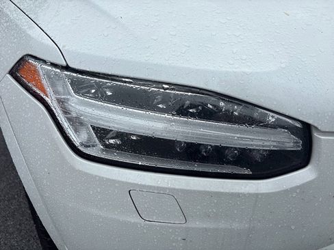 Used 2017 Volvo XC90 T6 Momentum w/ Vision Package AWD/4WD image 4