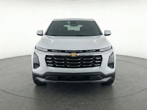 Used 2025 Chevrolet Equinox LT FWD image 2