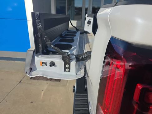 Used 2025 GMC Sierra 1500 SLT w/ SLT Premium Package image 11