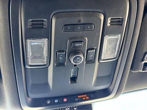 Used 2023 Chevrolet Suburban Premier image 26