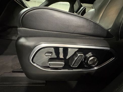 Used 2024 Jeep Grand Cherokee L Overland w/ Luxury Tech Group IV image 11