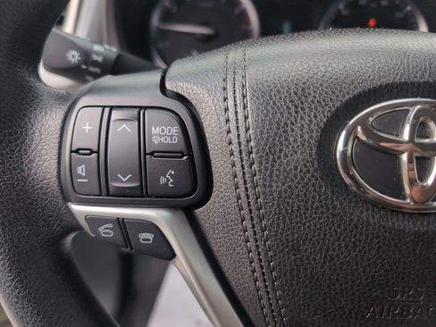 Used 2016 Toyota Highlander LE image 19