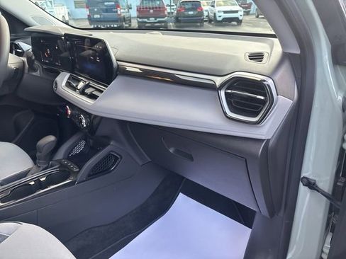 Used 2025 Chevrolet TrailBlazer LT image 19