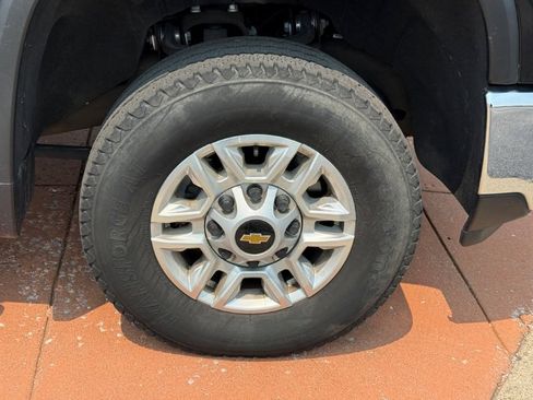 Used 2025 Chevrolet Silverado 2500 LT w/ Safety Package AWD/4WD image 9