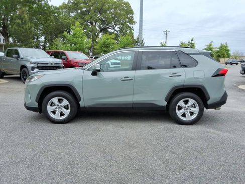 Used 2019 Toyota RAV4 XLE w/ Convenience Package FWD image 8