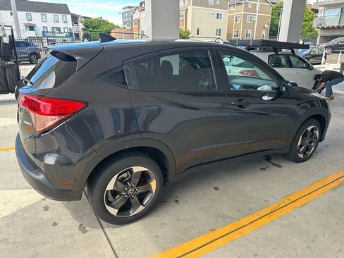 Used 2018 Honda HR-V EX image 6