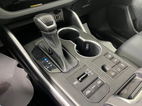 Used 2023 Toyota Highlander XLE image 33