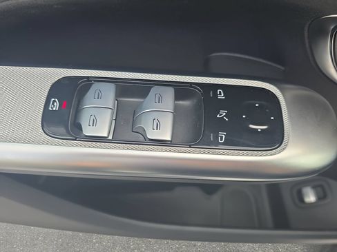 Used 2025 Mercedes-Benz GLC 300 4MATIC image 27