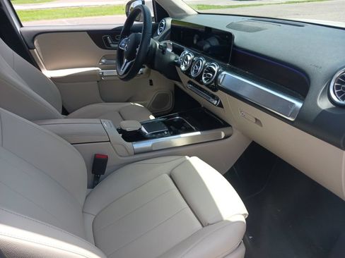 Used 2021 Mercedes-Benz GLB 250 4MATIC image 15