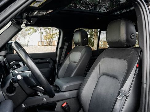 Used 2023 Land Rover Defender 130 X-Dynamic SE image 16