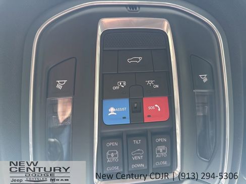 Used 2025 Jeep Grand Cherokee Limited w/ Luxury Tech Group II AWD/4WD image 34