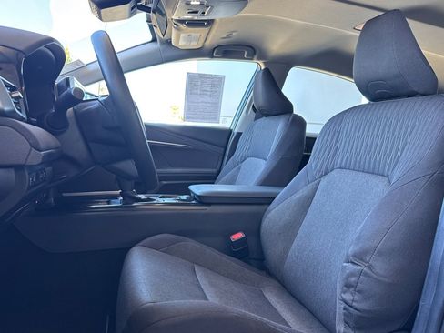 Used 2025 Toyota Camry LE FWD image 5