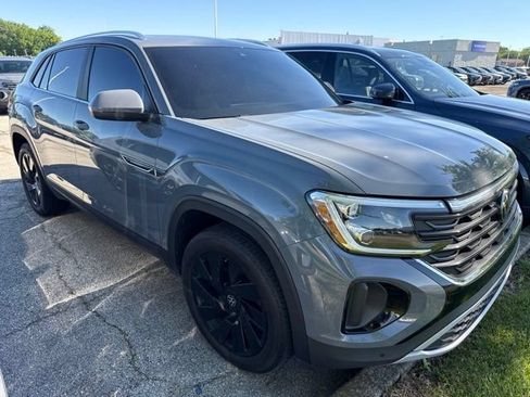 Used 2024 Volkswagen Atlas Cross Sport SE w/ Panoramic Sunroof Package AWD/4WD image 6